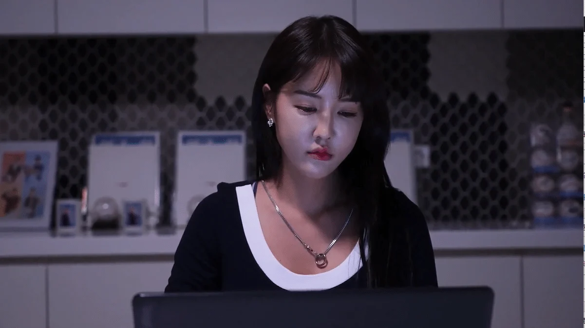 Tìm Kiếm Bạn Tình Trong Căn Phòng Bí Mật Full